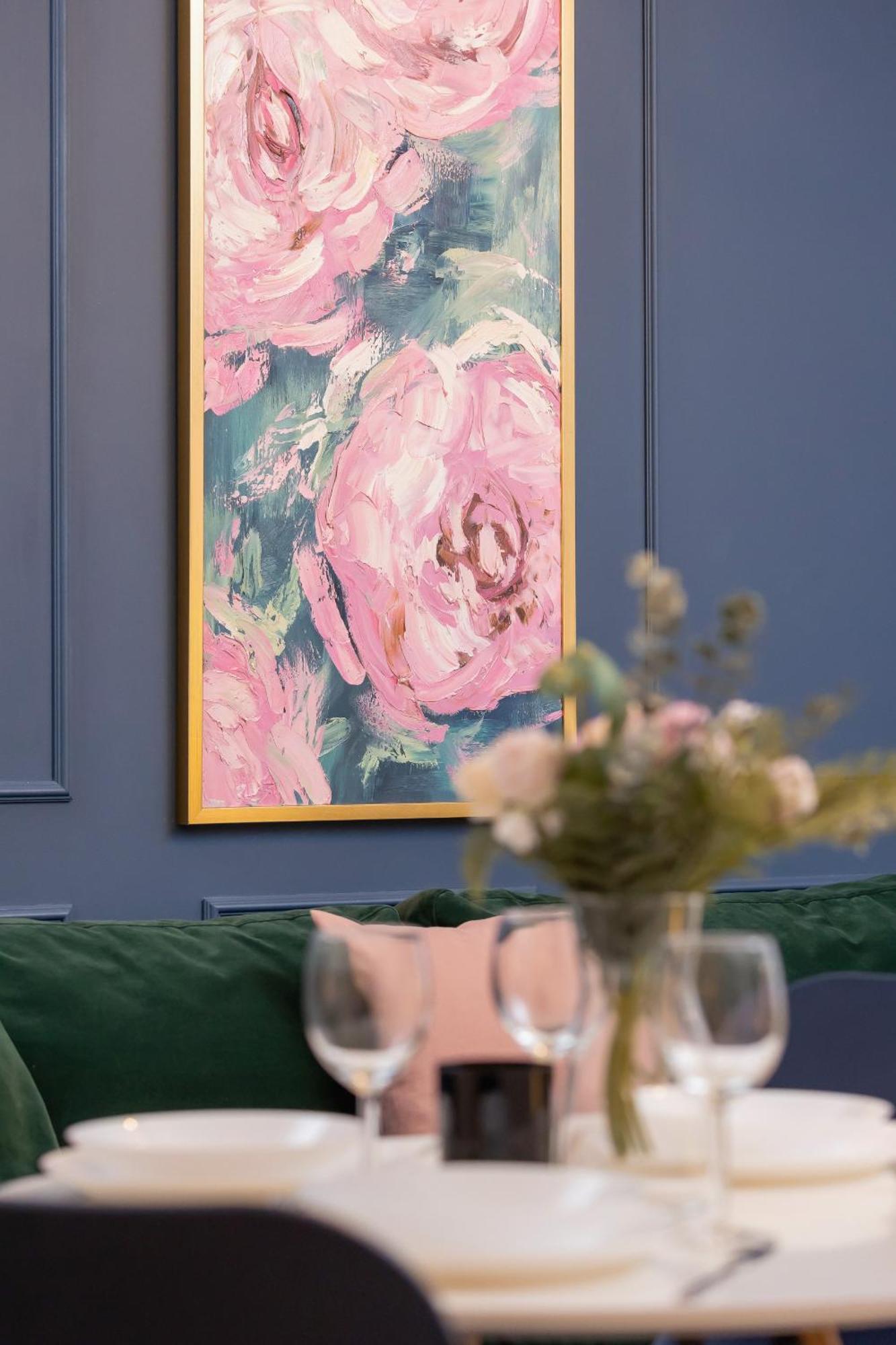 Blue And Green Apartment With Bright Pink Bedroom In Krakow By Noclegi Renters Екстер'єр фото